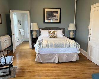 Mclean House Bed & Breakfast - Souris - Bedroom
