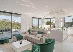 Sun, pool and comfort, The White House - Ponta do Sol - Living room