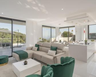 The White House by An Island Apart - Ponta do Sol - Salon