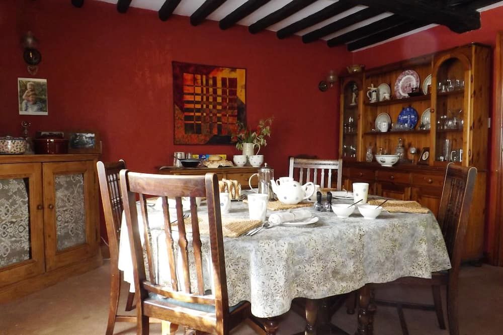 White Cottage Bed and Breakfast - וולברהאמפטון - חדר אוכל