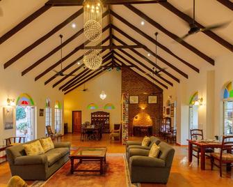 The Courtney Lodge - Victoria Falls - Living room