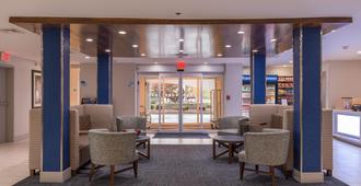 Holiday Inn Express Branford-New Haven - Branford - Vestíbul