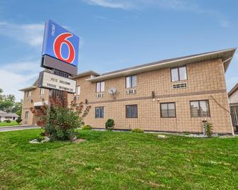 Motel 6 Windsor On - Windsor - Rakennus