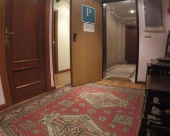 Hostal Suárez - Madrid - Hallway