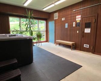 Magic Mountain Trailside Condo - Ski In / Ski Out - Londonderry - Front desk