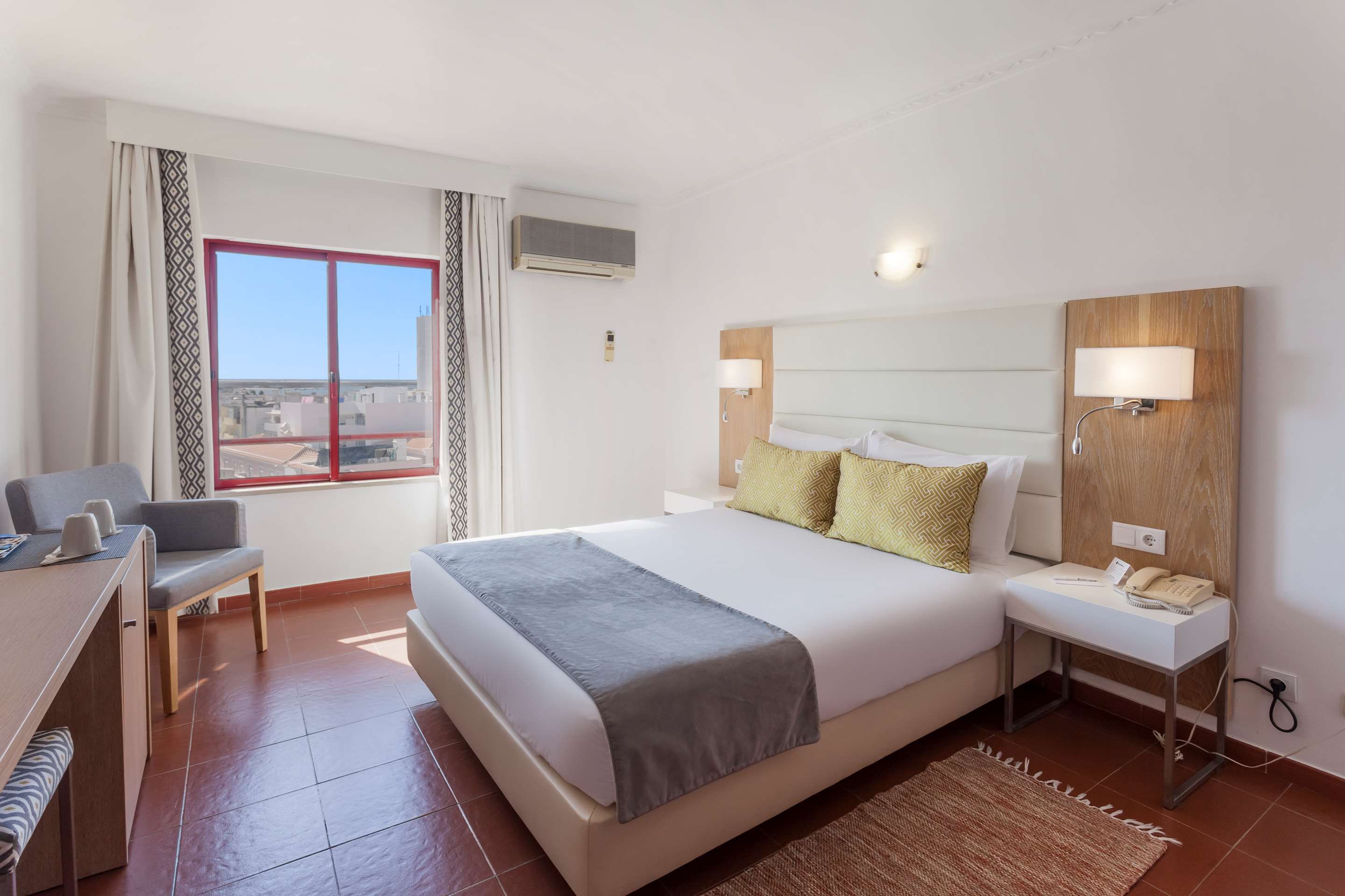 Best Western Hotel Dom Bernardo - Faro - Bedroom