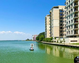 Deluxe Nicolle Solid Residence Mamaia - Mamaia - Gebäude