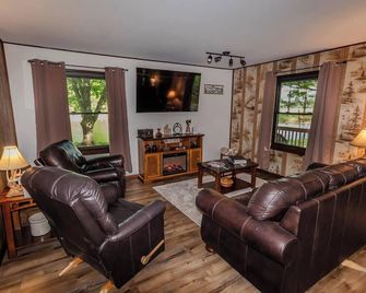 Fox Creek Cabin, Fox Creek Cabin | Cozy & Private Luxury Retreat on 30 Acres in Olney - Olney - Sala de estar