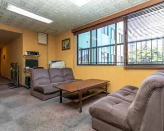 Business Hotel Shinkawa Ube - Ube - Wohnzimmer