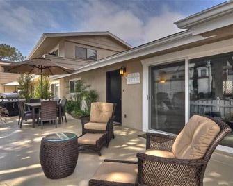 Enjoy Ocean View from Large Private Patio, A/C & Garage - Newport Beach - Patio