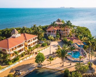 Gold Standard - Pointe House, Tip Of Peninsula , Walk To Village, 1 Br/2 Ba - Placencia - Pool