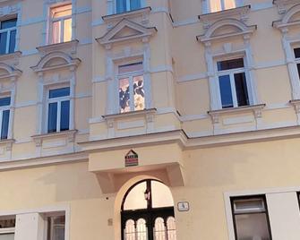 Innsbruck Apartment - Innsbruck - Building