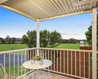 Corner Cottage - Dandenong - Balcony