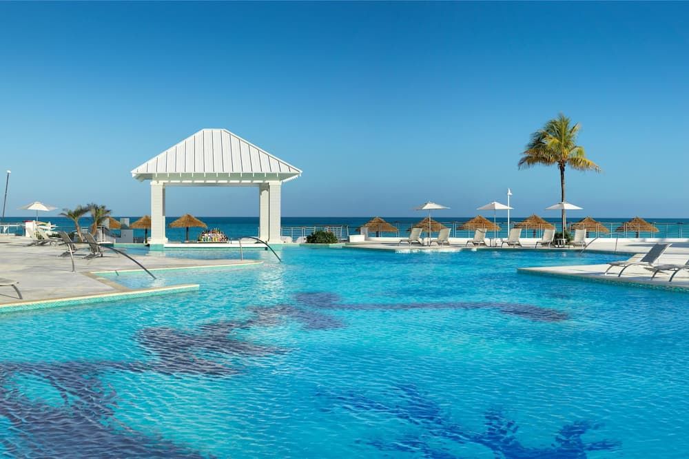 Sandals Royal Bahamian - Couples Only - נאסאו - בריכה
