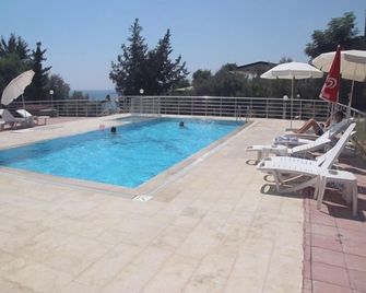 Sercan Apart - Kizilot - Zwembad