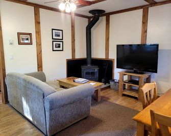 Rocky Mountain Cottage Rental for Four near Banff, Alberta - Nordegg - Living room