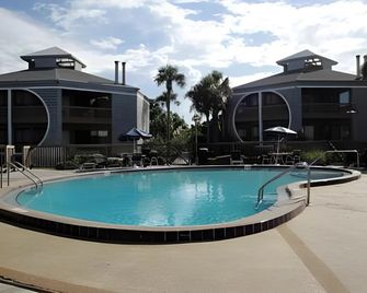 Hibiscus Oceanfront Resort - Saint Augustine Beach - Piscina
