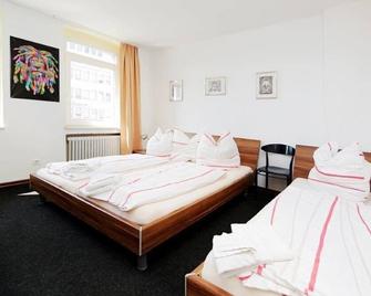 Hotel Goldener Hahn - Duisburg - Schlafzimmer