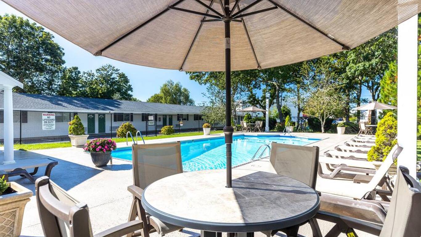 Falmouth Heights Motor Lodge