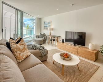 On The Beach Noosa Resort - Noosa Heads - Living room