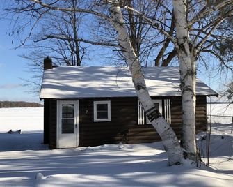 Cabin #7 - 'Waugoshance' - Carp Lake - Building