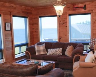 Waterfront 2-Bed Pei Cottage Close to Montague, Golf & Beaches - Montague - Sala de estar