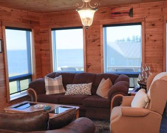 Waterfront 2-Bed Pei Cottage Close to Montague, Golf & Beaches - Montague - Sala de estar