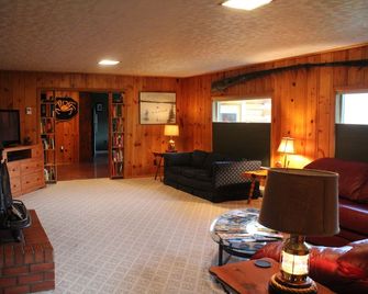 Alaskan Homestead Cabin Featured On Discovery & History Channel - Eagle River - Sala de estar