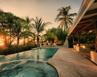 Hotel Tropico Latino - Santa Teresa - Bazén