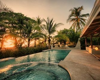 Hotel Tropico Latino - Santa Teresa - Pool