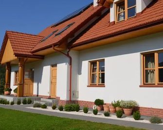 Noclegi Koniadow - Solina - Building