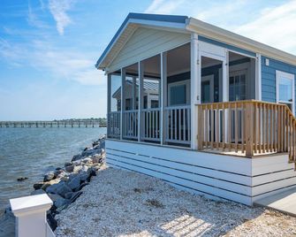 Blufin Bungalows & Marina - Chincoteague