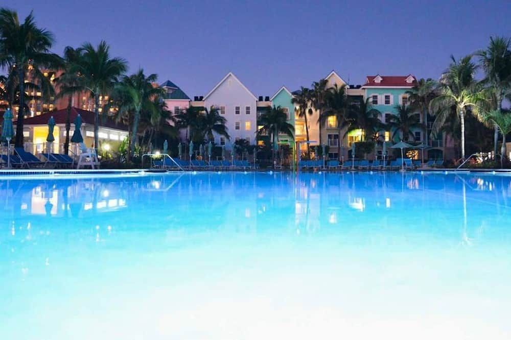 Harborside Atlantis-1 Bedroom Deluxe Villa-Atlantis wristbands included! - נאסאו - בריכה