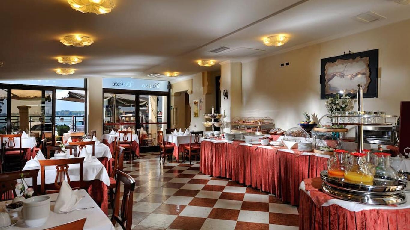 Hotel Russo Palace