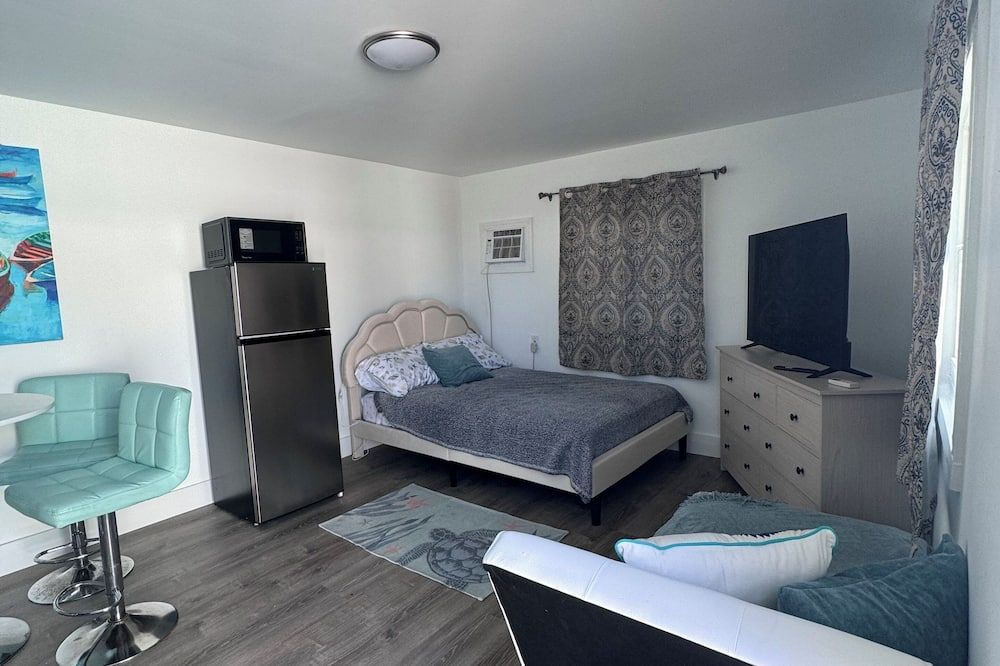 Cozy & modern guest house in Key West with AC, WiFi - Cayo Hueso - Habitación