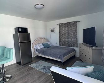Cozy & modern guest house in Key West with AC, WiFi - Key West - Camera da letto