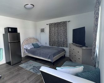 Cozy & modern guest house in Key West with AC, WiFi - Cayo Hueso - Habitación