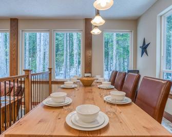 Chalet am Berg - Meredith Lodging - Government Camp - Dining room