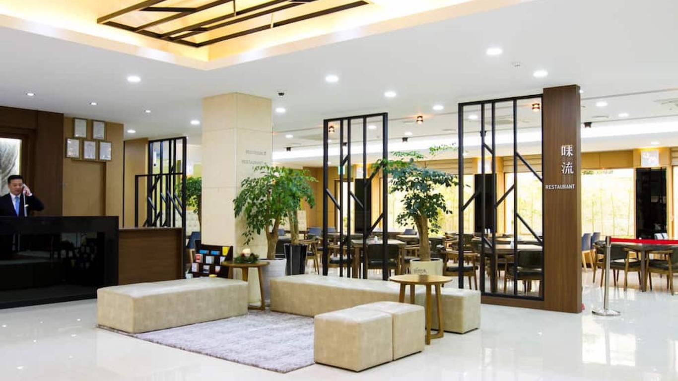Black Sands Hotel