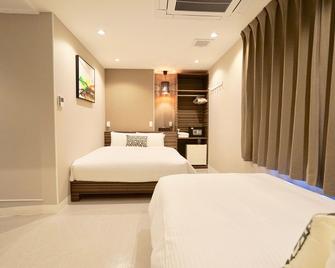 Hotel 88 Shinsaibashi - Osaka - Bedroom