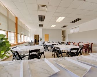 New Kensington Vacation Rental with Shared Amenities - New Kensington - Restaurant