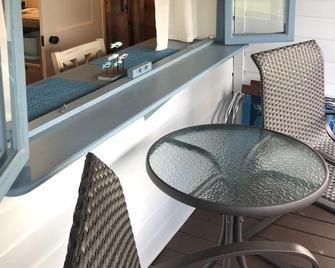 Cottage steps away from Newfound Lake. Relax and enjoy the view. - Bristol - Balcón