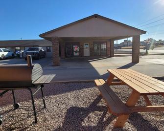 Ranger Inn Alva - Alva - Patio