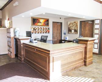 Bell's Extended Stay and Suites - St Robert - Front desk