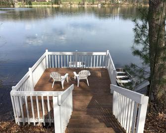 Dixon Lake Resort, Lakefront Villas on a scenic Norhern M - Gaylord - Balkon
