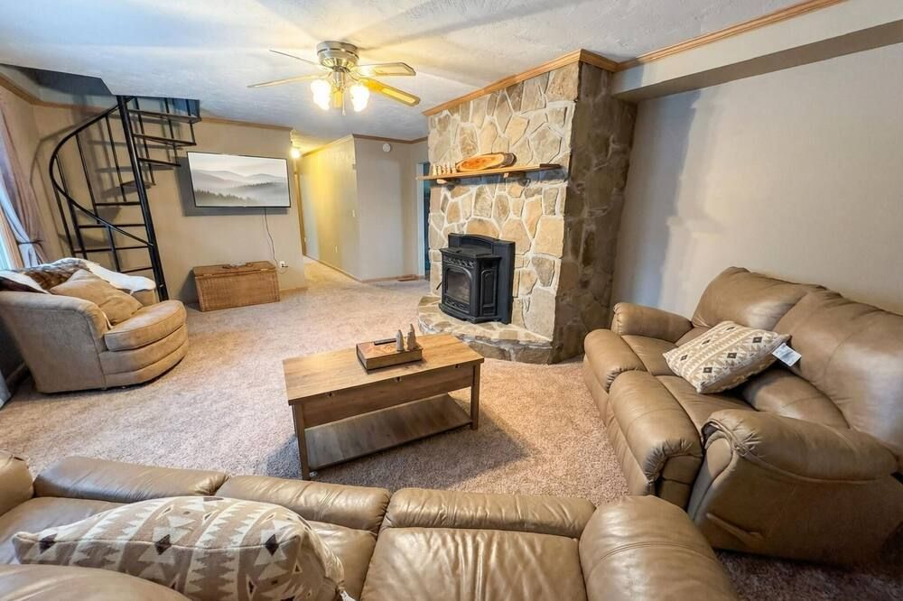 Mountain Retreat near Resorts, Distilleries, Indian Lake Flight 93 wedding venue