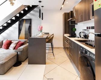 Accra Luxury Ghana Ebs Legends Apartment - Accra - Kitchen