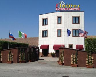 Hotel Motel Flower - Novi Ligure - Building