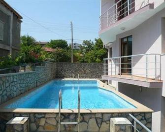 Favorite Hotel - Obzor - Basen