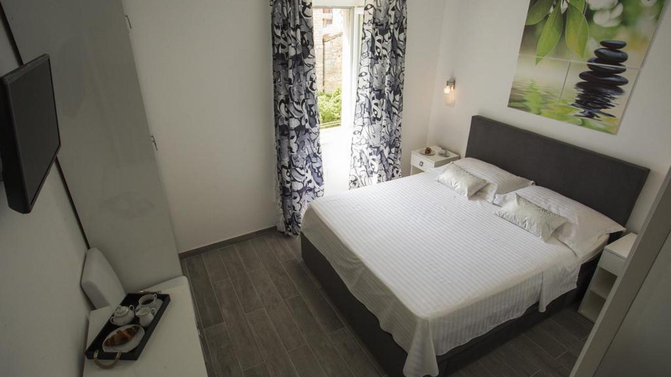 Nirvana Rooms & Apartments